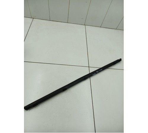 Молдинг двери передний левый