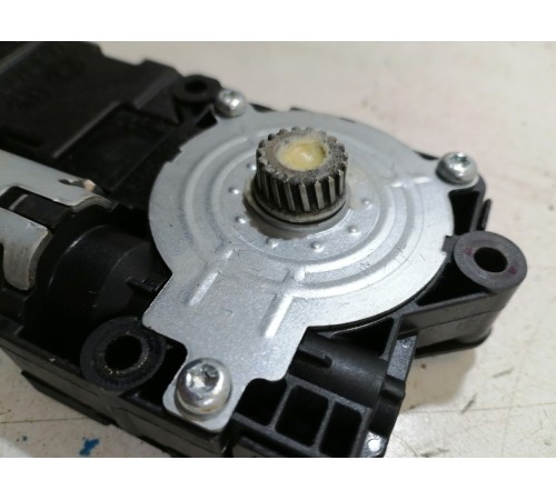 Моторчик люка крыши задний