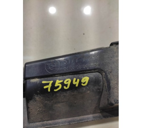 Кронштейн накладки на порог (наружней) левый задний