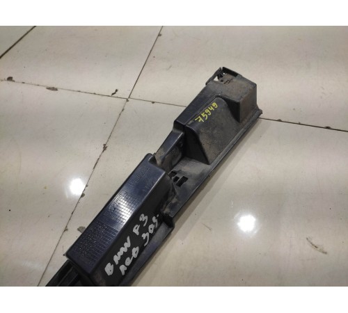 Кронштейн накладки на порог (наружней) левый задний