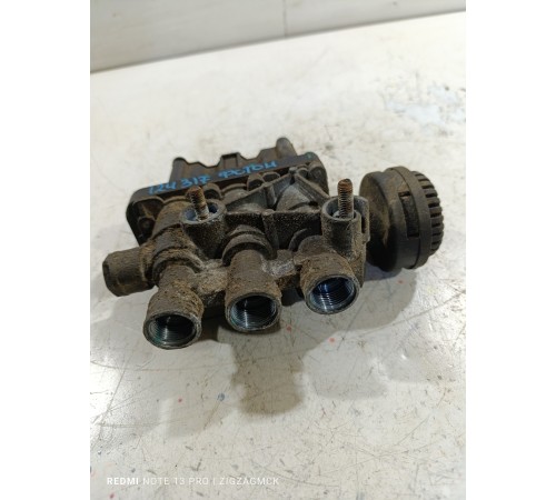 Клапан уровня задней пневмоподвески электромагнитный