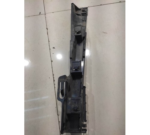 Кронштейн накладки на порог (наружней) левый задний