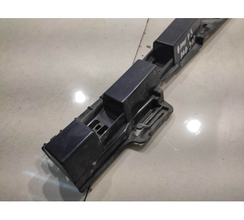 Кронштейн накладки на порог (наружней) левый задний