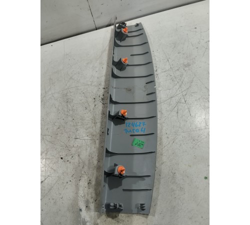 Обшивка крышки багажника верхняя