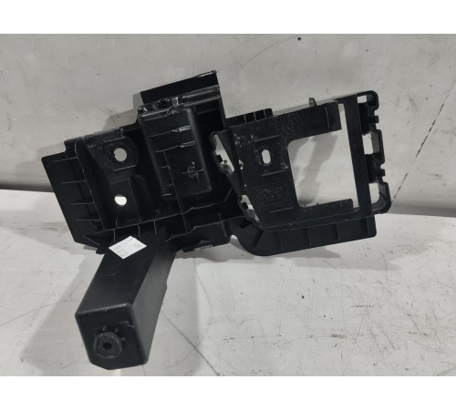 Кронштейн(крепление) шторки багажника правый