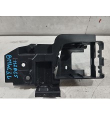 Кронштейн(крепление) шторки багажника правый Кронштейн(крепление) шторки багажника правый