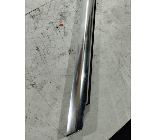 Уплотнитель стекла (передний правый наружный)