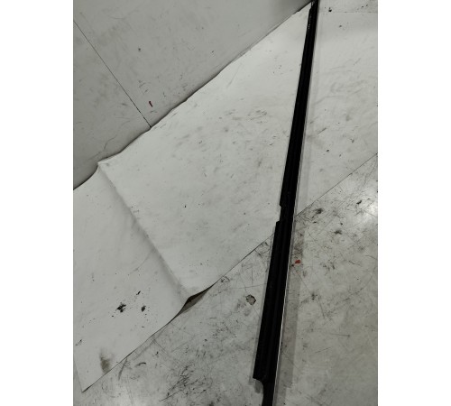 Уплотнитель стекла (передний правый наружный)