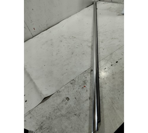 Уплотнитель стекла (передний правый наружный)