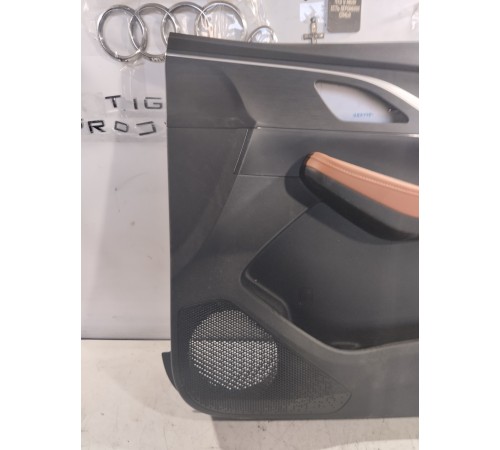 Обшивка двери передняя правая