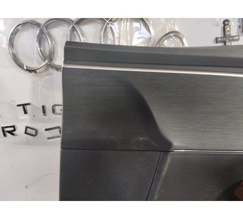 Обшивка двери передняя правая