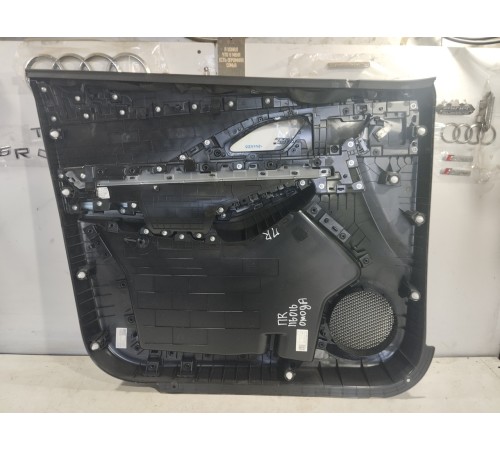 Обшивка двери передняя правая