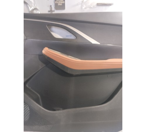 Обшивка двери передняя правая