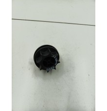 Болт крепления запасного колеса