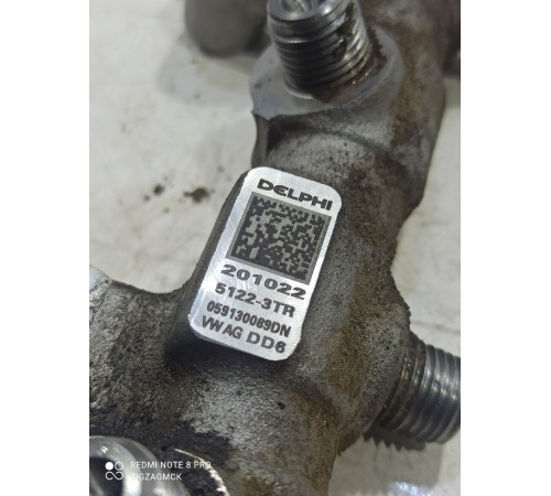 Топливная рампа левая