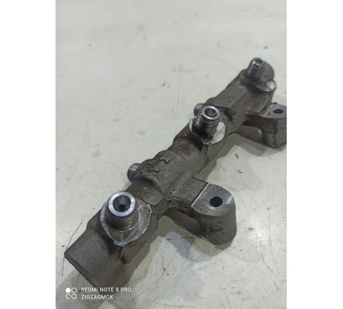 Топливная рампа левая