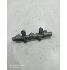 Топливная рампа левая