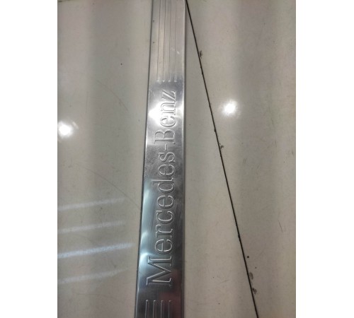 Декоративная накладка порога (передняя левая)