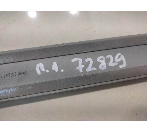 Декоративная накладка порога (передняя левая)