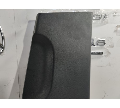 Обшивка центральной стойки(правая нижняя)