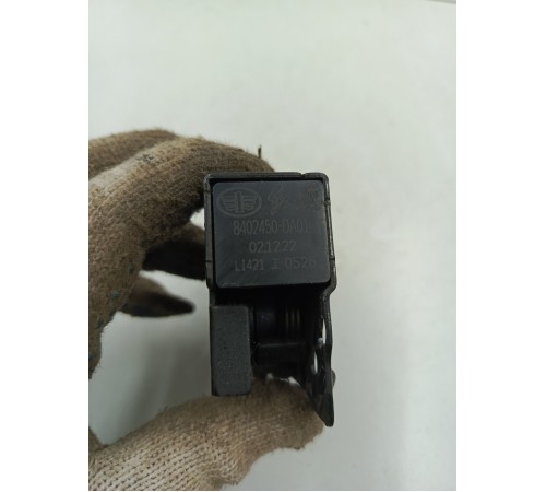 Замок капота