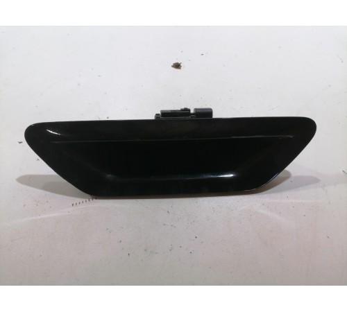 Кнопка открывания багажника