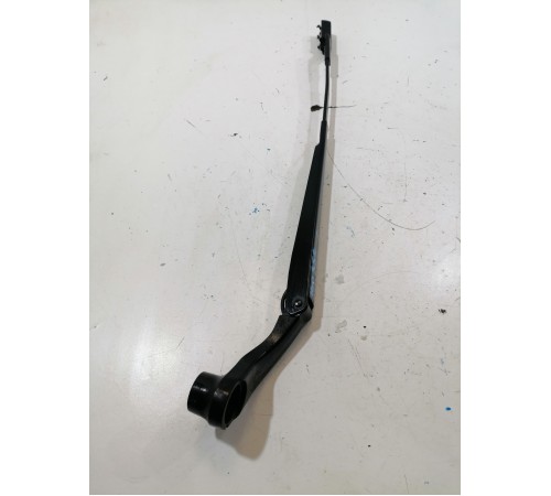 Поводок стеклоочистителя левый