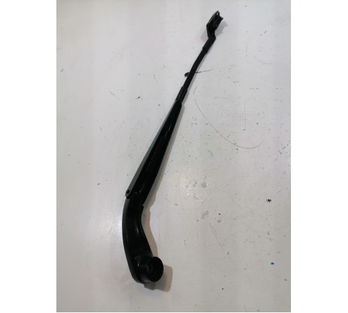 Поводок стеклоочистителя левый