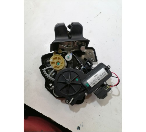 Замок двери крышки багажника