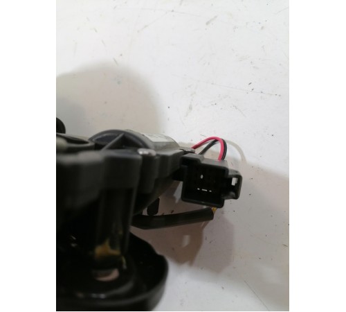 Замок двери крышки багажника