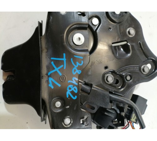 Замок двери крышки багажника