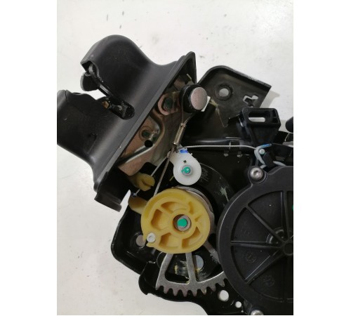 Замок двери крышки багажника