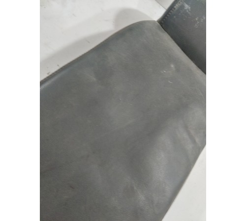 Подлокотник заднего ряда сидений