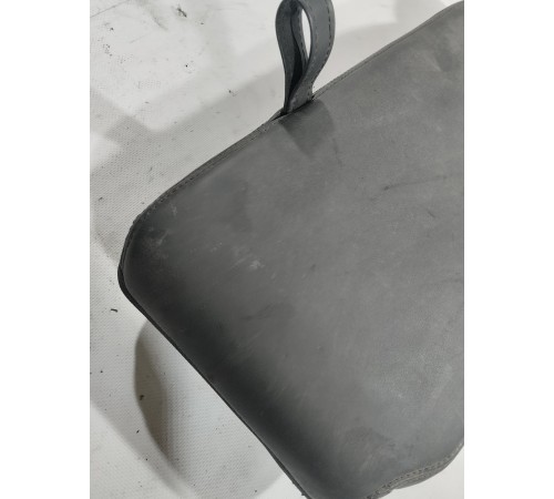 Подлокотник заднего ряда сидений