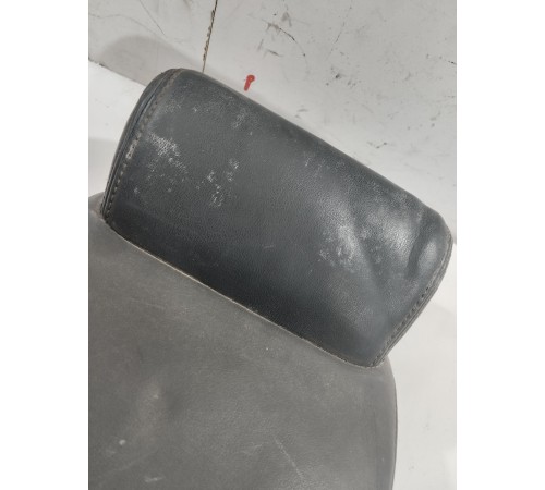 Подлокотник заднего ряда сидений