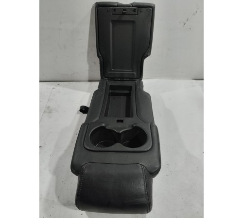 Подлокотник заднего ряда сидений