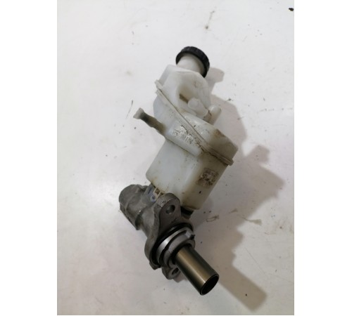 Главный тормозной цилиндр с бачком