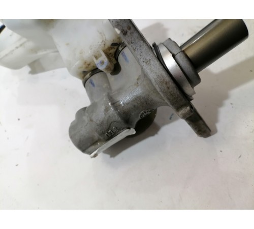 Главный тормозной цилиндр с бачком