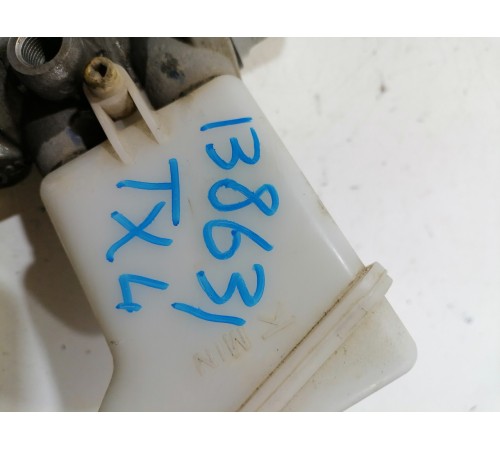 Главный тормозной цилиндр с бачком