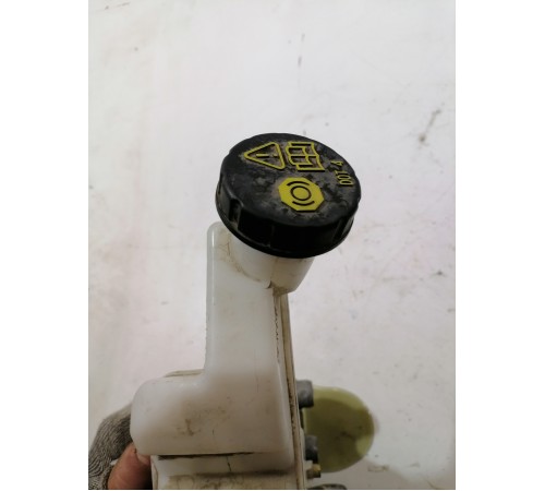 Главный тормозной цилиндр с бачком