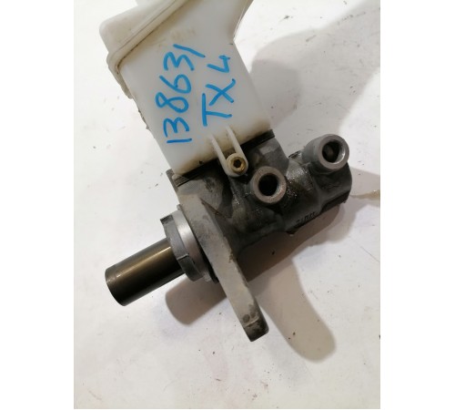 Главный тормозной цилиндр с бачком