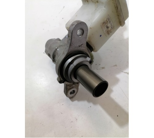 Главный тормозной цилиндр с бачком