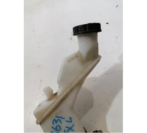 Главный тормозной цилиндр с бачком