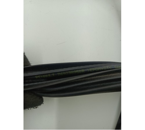 Уплотнитель двери задний правый