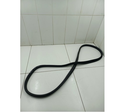 Уплотнитель двери задний правый