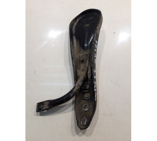 Кронштейн подрамника (задний, левый)