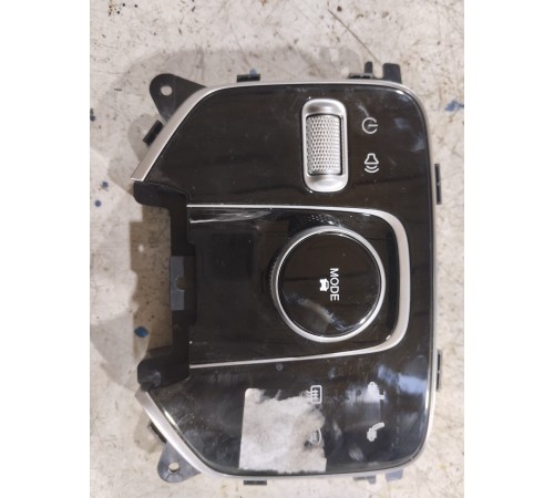 Панель кнопок центральной консоли многофункциональная