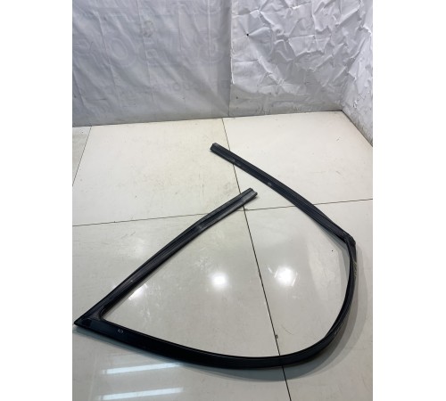 Уплотнитель стекла (передний, правый, внутренний)