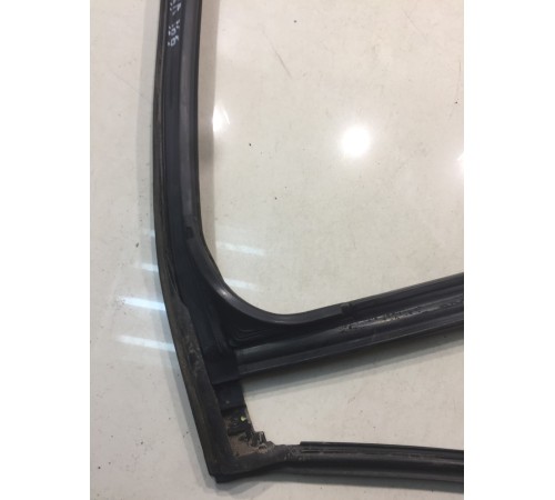 Уплотнитель стекла (задний, правый)