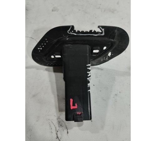 Кронштейн форсунки омывателя фары левый